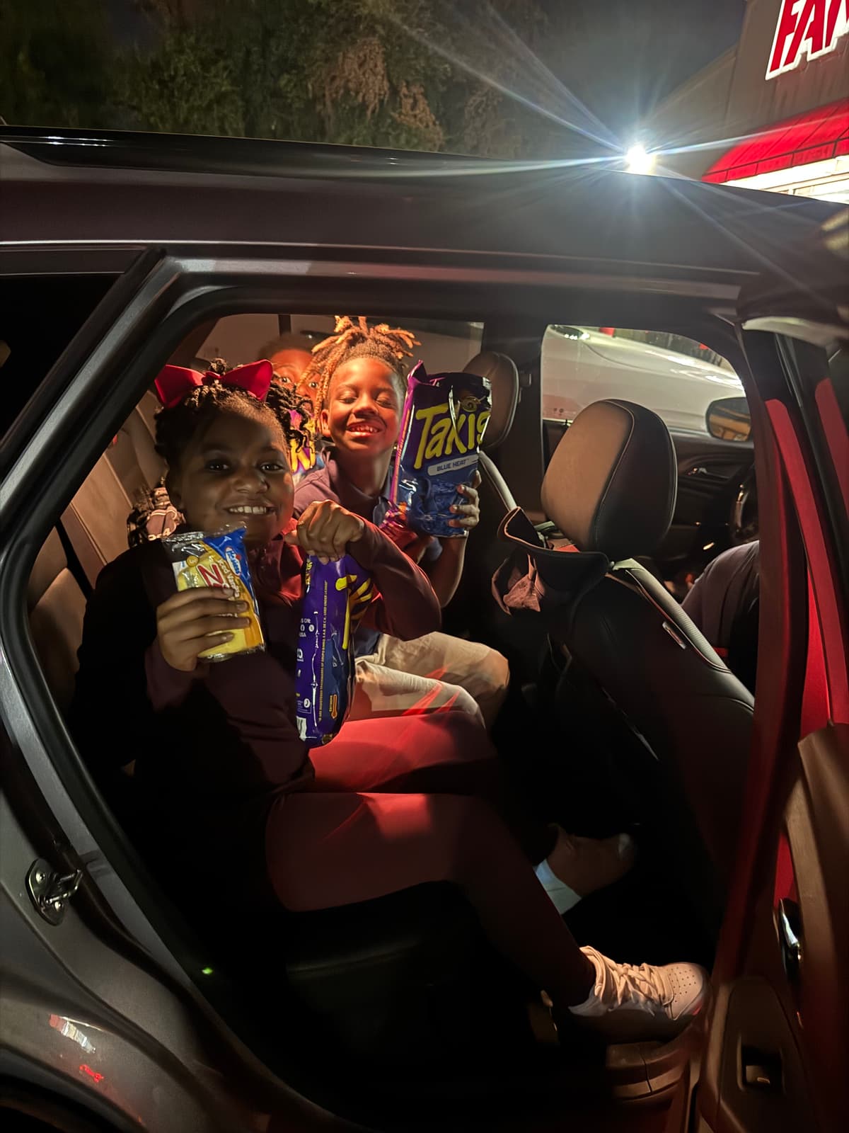 Kids enjoying snacks after Step Up Thursdays session